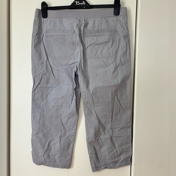 🎉4/30$🎉 Reitmans Grey Cotton Capri Pants – Size 8 - Picture 4 of 4